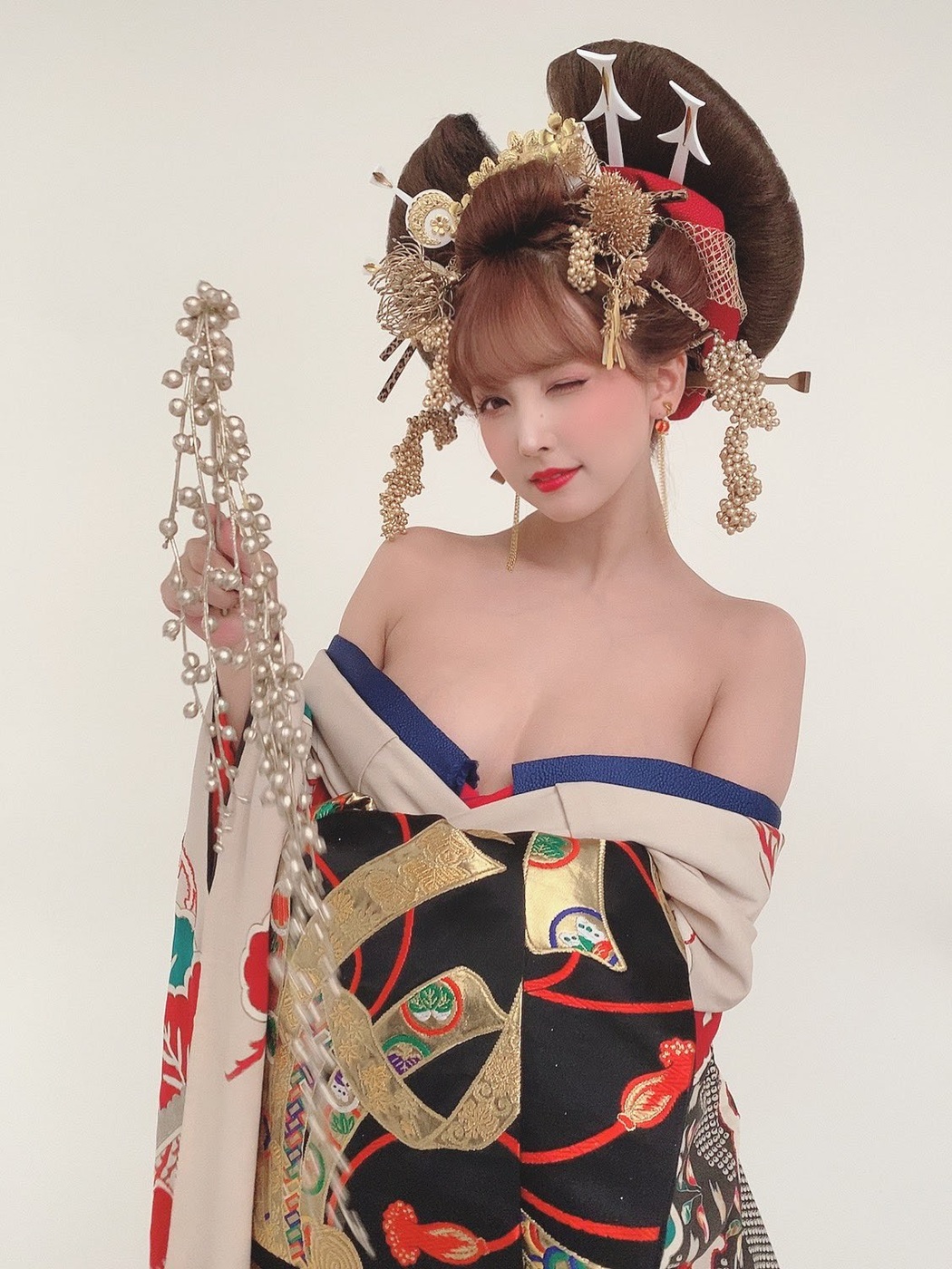 Yua Mikami 三上悠亜, Shukan Jitsuwa 2020.01.09 (週刊実話 2020年1月9日号)