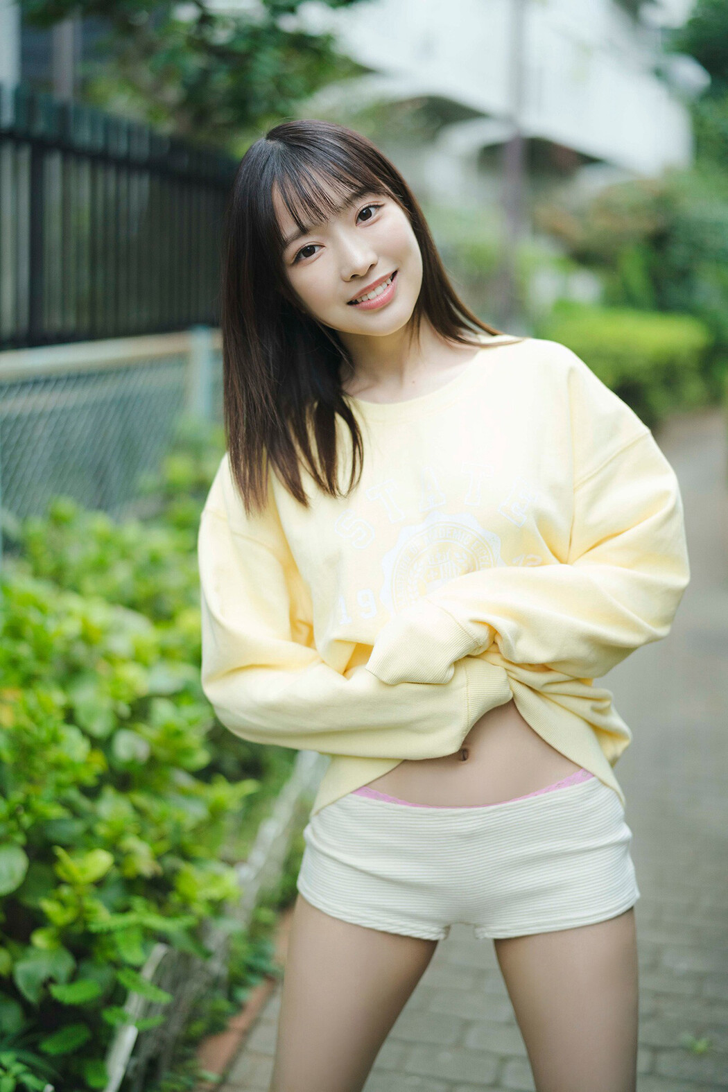 Akane Yoshizawa 吉沢朱音, FLASHデジタル写真集 「TRIANGLE LOVE-朱音の場合」 Set.01