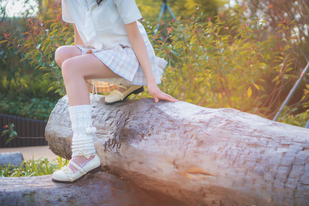 [网红Coser] Watermelon "White Cloud Forest" Cover Photo