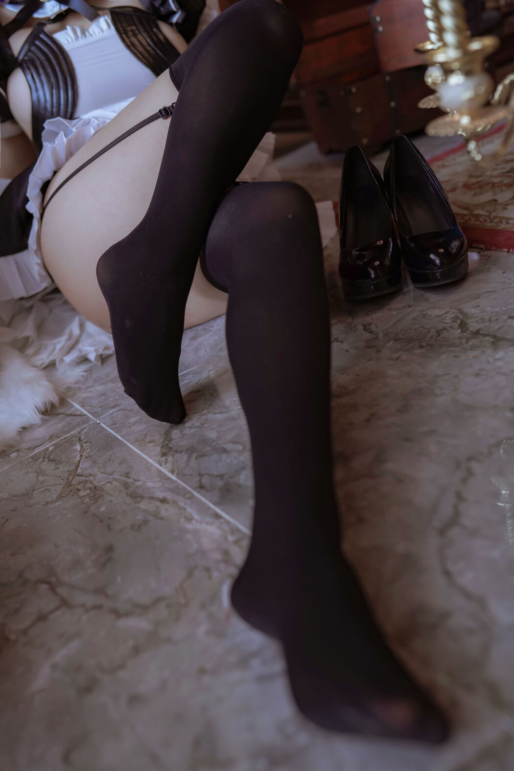 Coser Hinai, The Maid of Wine Swallow