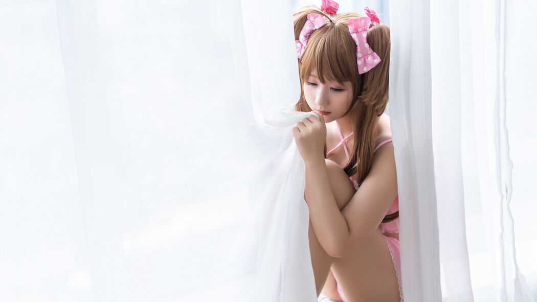 Weibo Internet celebrity COSER Ji Jingjiang "Spinning"