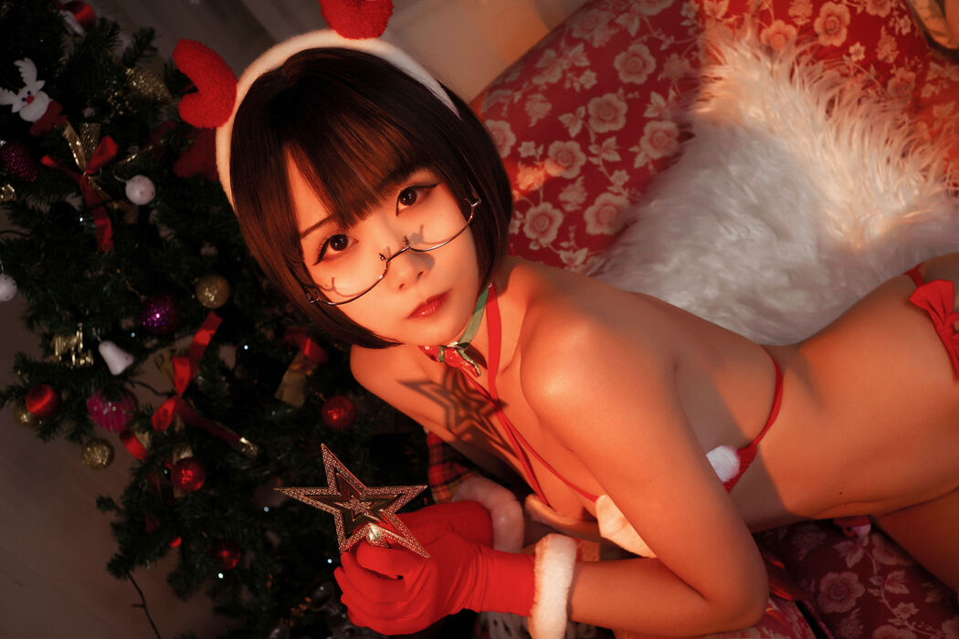 Net Red Coser Xiao Meiyan "Christmas Snowy Night Hymn"