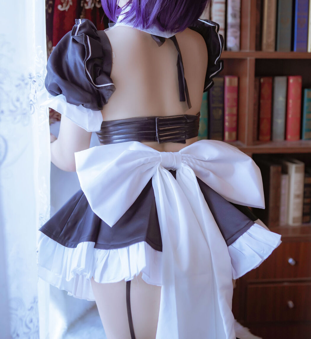Coser Hinai, The Maid of Wine Swallow