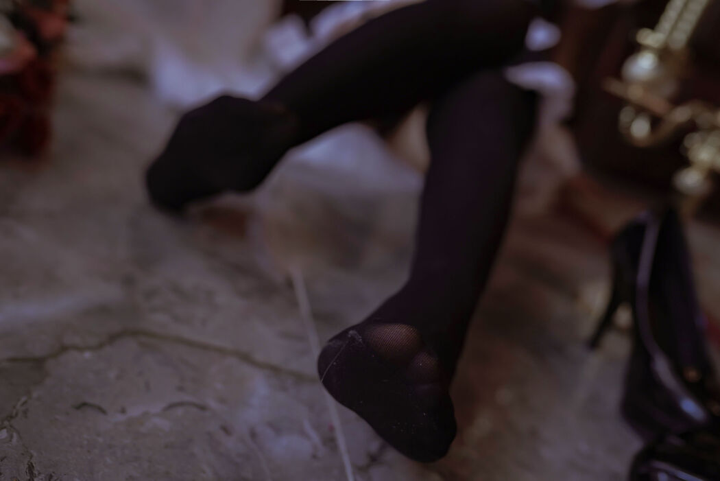 Coser Hinai, The Maid of Wine Swallow