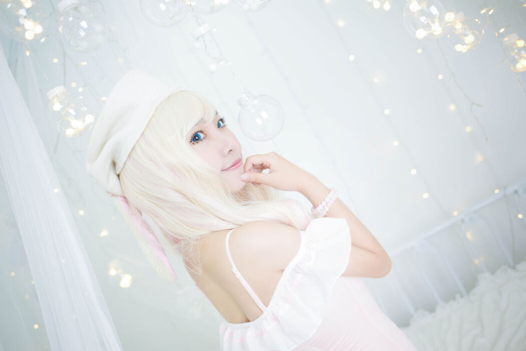 Coser Mi Du Miao "Pink Swimsuit"