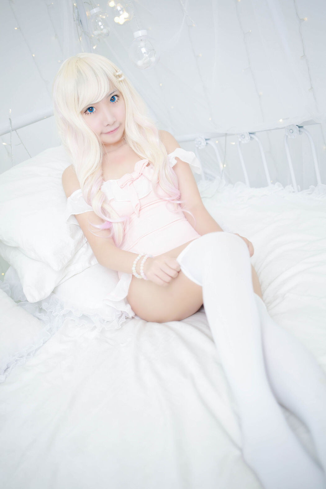 Coser Mi Du Miao "Pink Swimsuit"