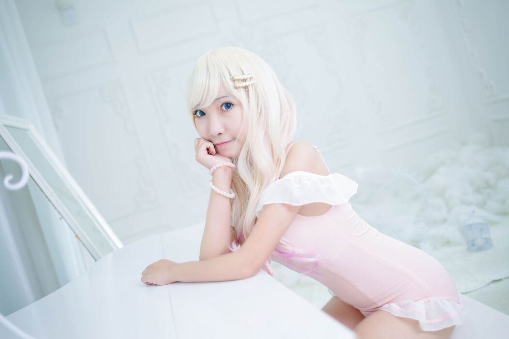 Coser Mi Du Miao "Pink Swimsuit"
