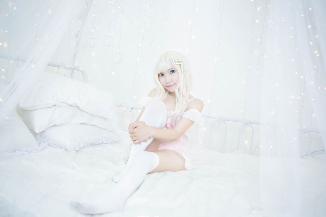 Coser Mi Du Miao "Pink Swimsuit"