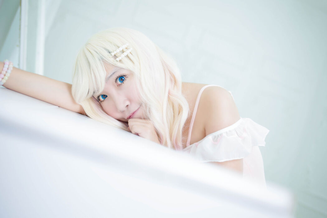 Coser Mi Du Miao "Pink Swimsuit"