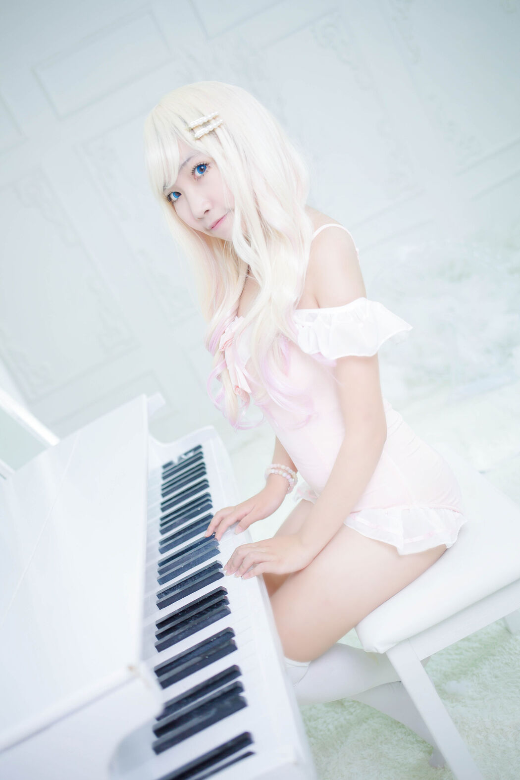 Coser Mi Du Miao "Pink Swimsuit"