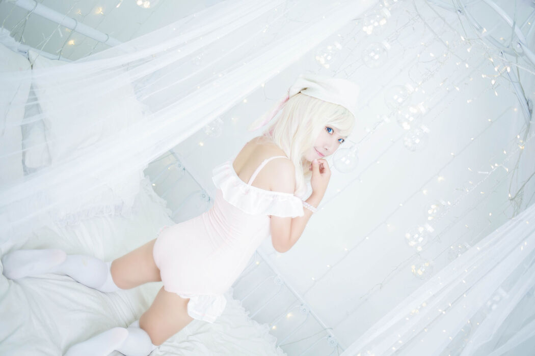 Coser Mi Du Miao "Pink Swimsuit"