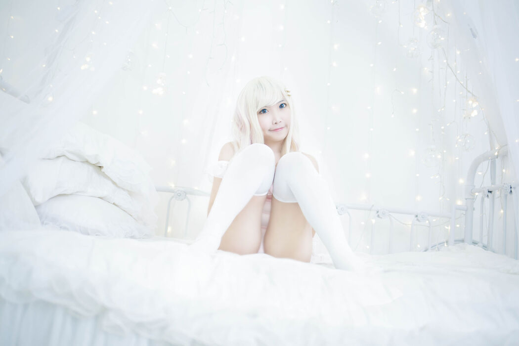 Coser Mi Du Miao "Pink Swimsuit"