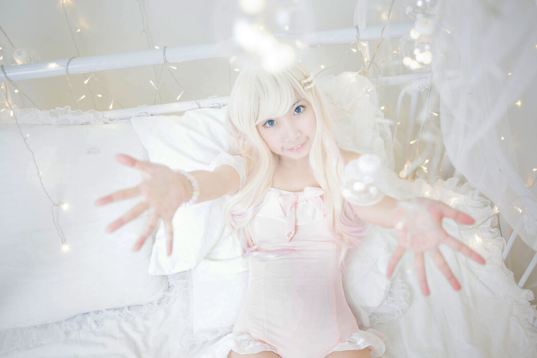 Coser Mi Du Miao "Pink Swimsuit" Cover Photo