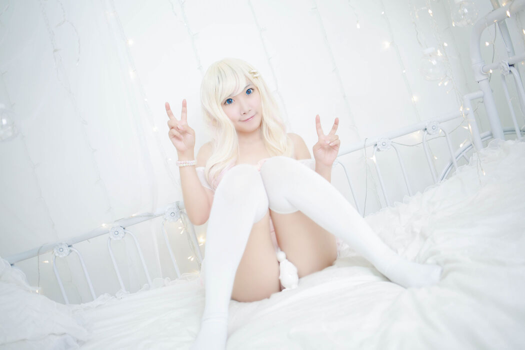 Coser Mi Du Miao "Pink Swimsuit"