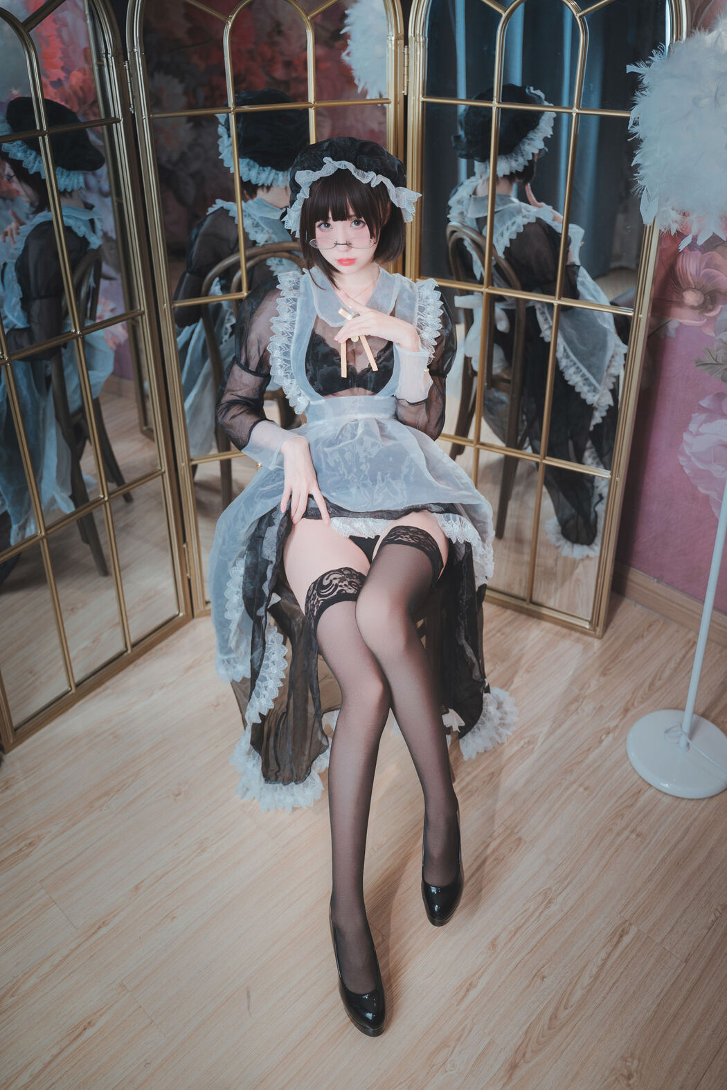Cute girl Coser Nange "Transparent Maid"
