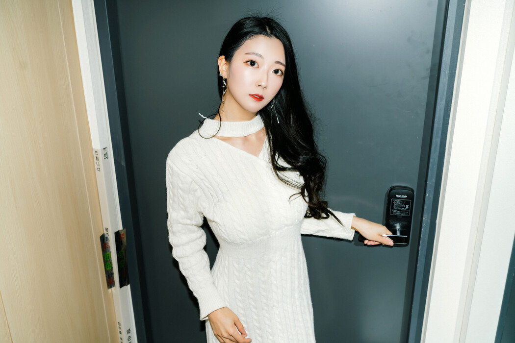 Mona 모나, [Moon Night Snap] In the Room Set.02