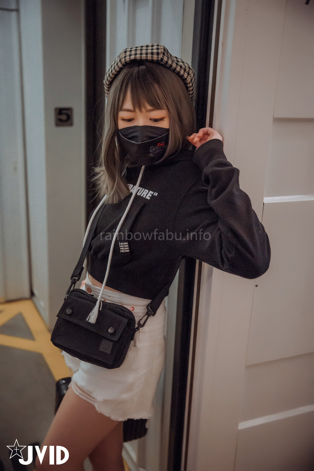 JVID精品 卯咪-兼职做片场修片师