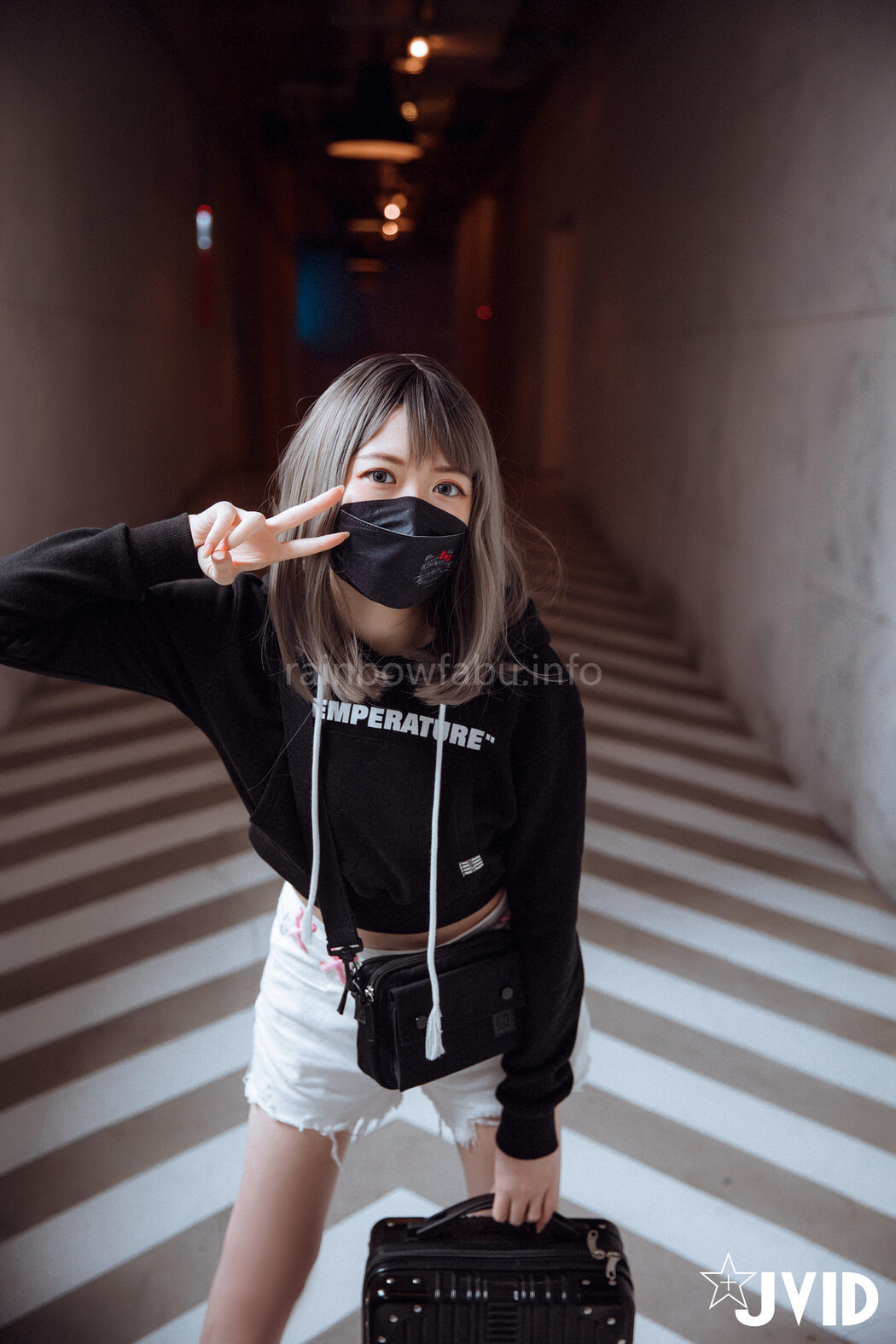 JVID精品 卯咪-兼职做片场修片师