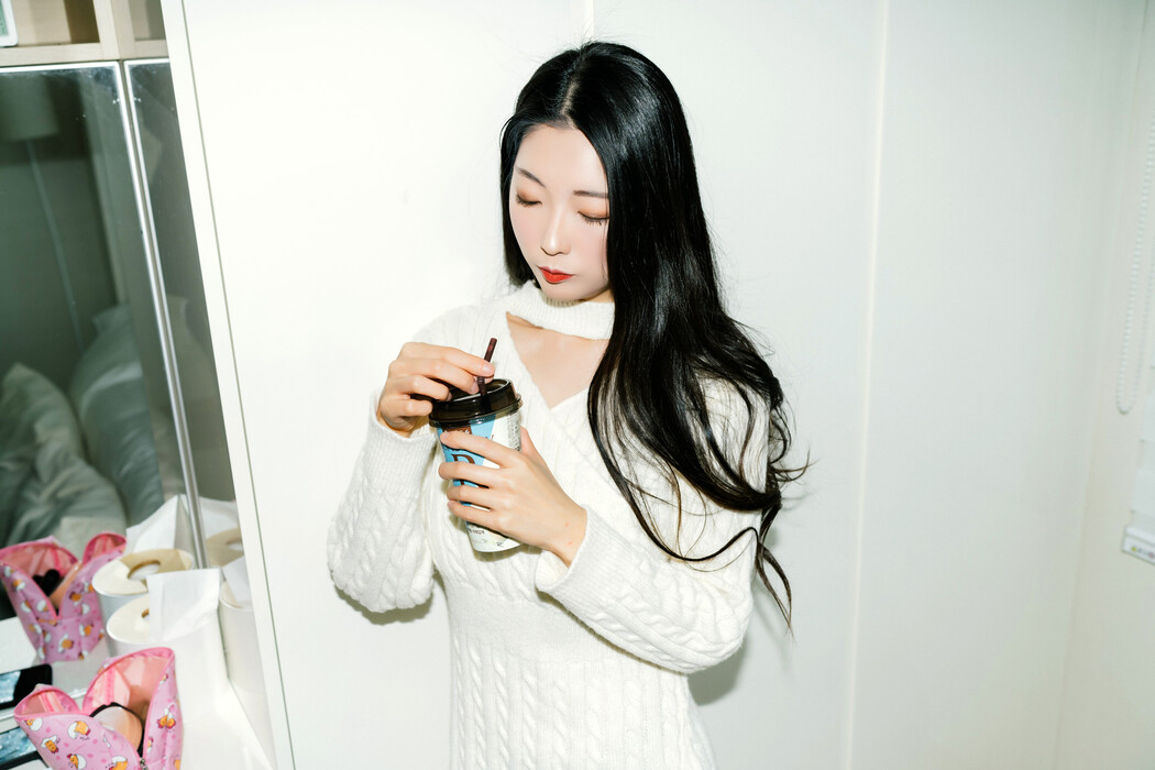 Mona 모나, [Moon Night Snap] In the Room Set.02