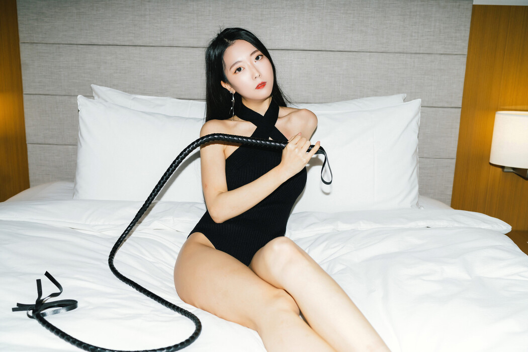 Mona 모나, [Moon Night Snap] BITCH Set.01