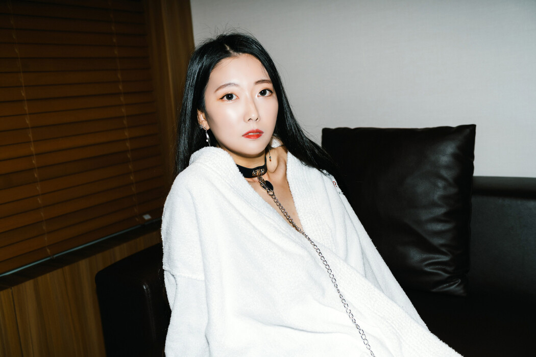 Mona 모나, [Moon Night Snap] BITCH Set.01