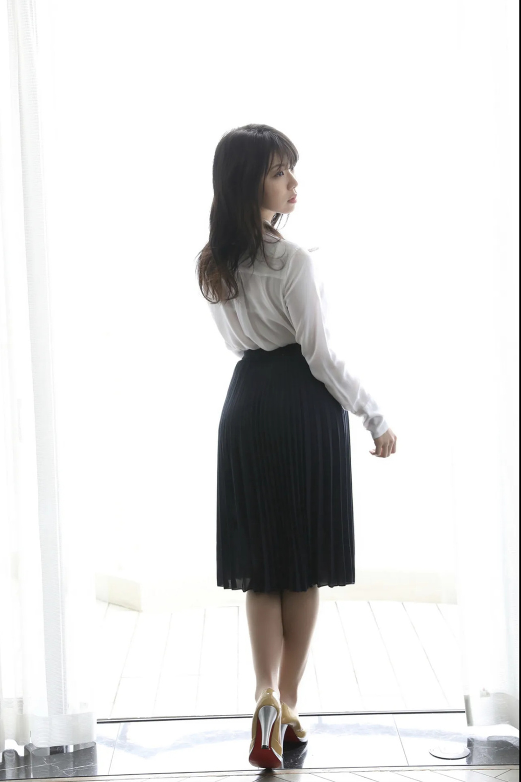 Fumina Suzuki 鈴木ふみ奈, ＦＲＩＤＡＹデジタル写真集 「Ｈカップ乱れる」 Set.01