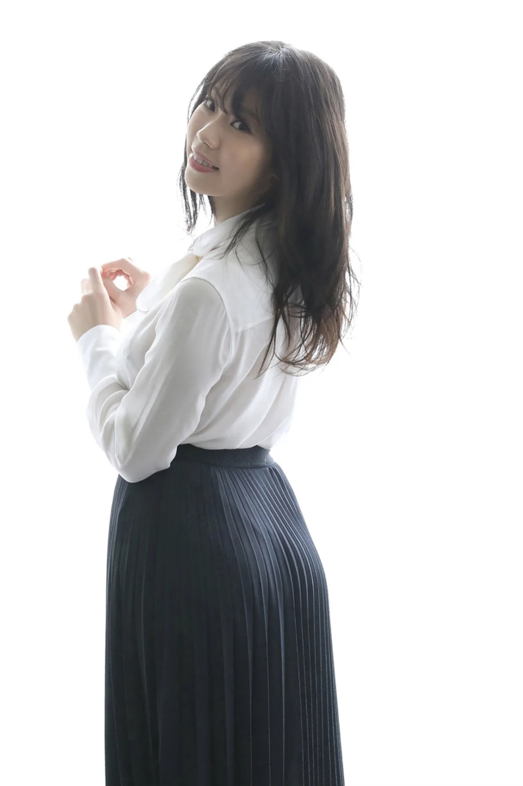 Fumina Suzuki 鈴木ふみ奈, ＦＲＩＤＡＹデジタル写真集 「Ｈカップ乱れる」 Set.01