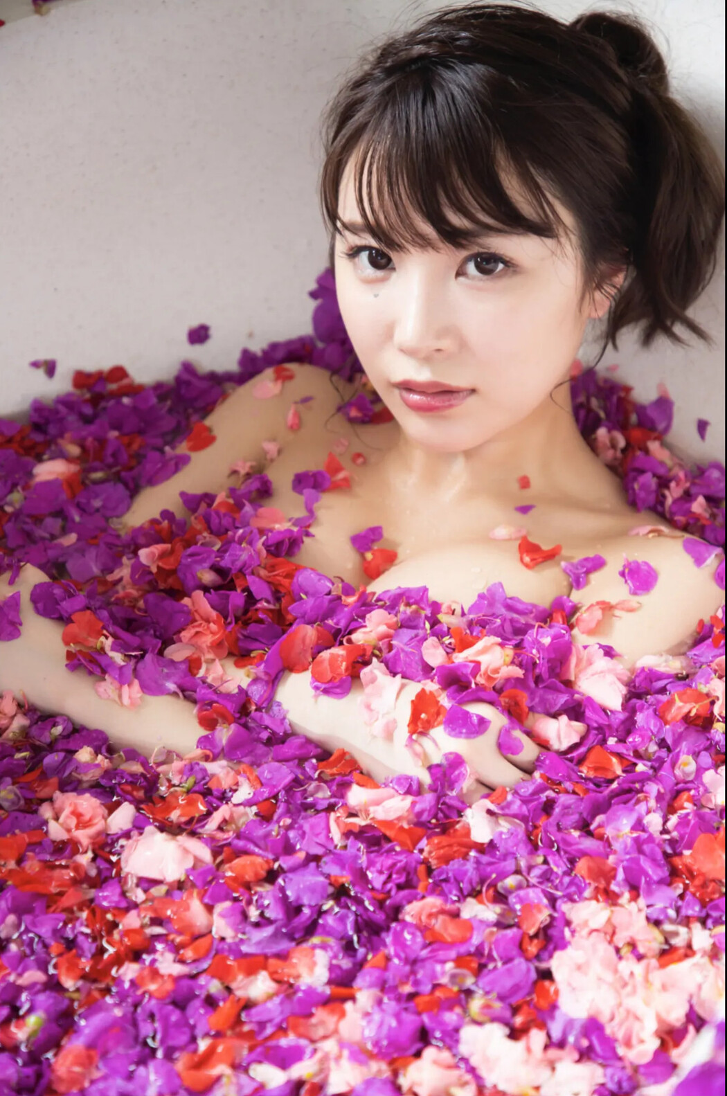 Kairi 海里, ＦＲＩＤＡＹデジタル写真集 『元高級デパート受付嬢が脱いだっ』 Set.01