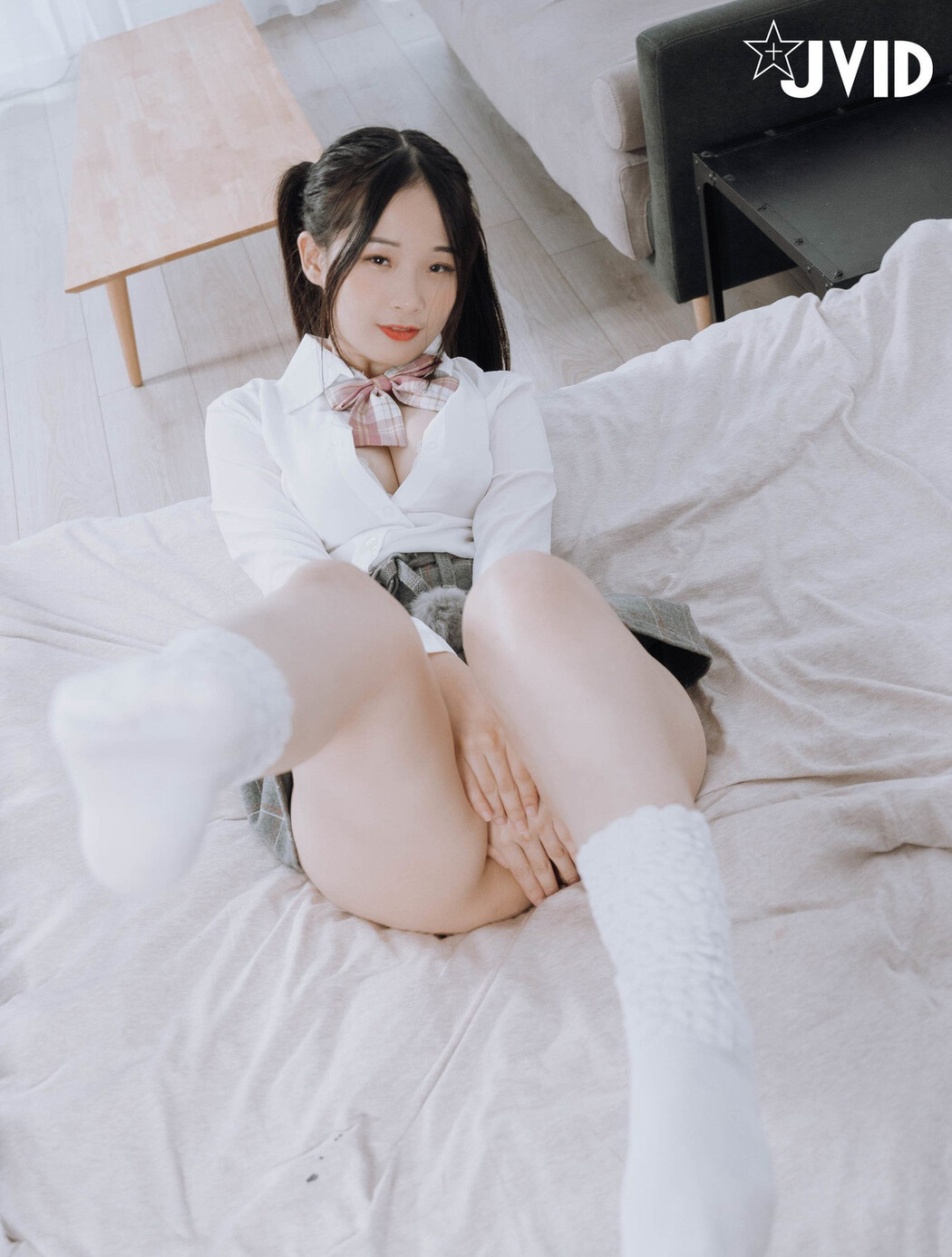 JVID精品 婕咪 雙馬尾女孩想在學長的胯下依偎,四点全露 No.01