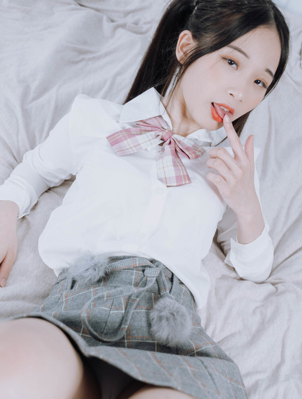 JVID精品 婕咪 雙馬尾女孩想在學長的胯下依偎,四点全露 No.01