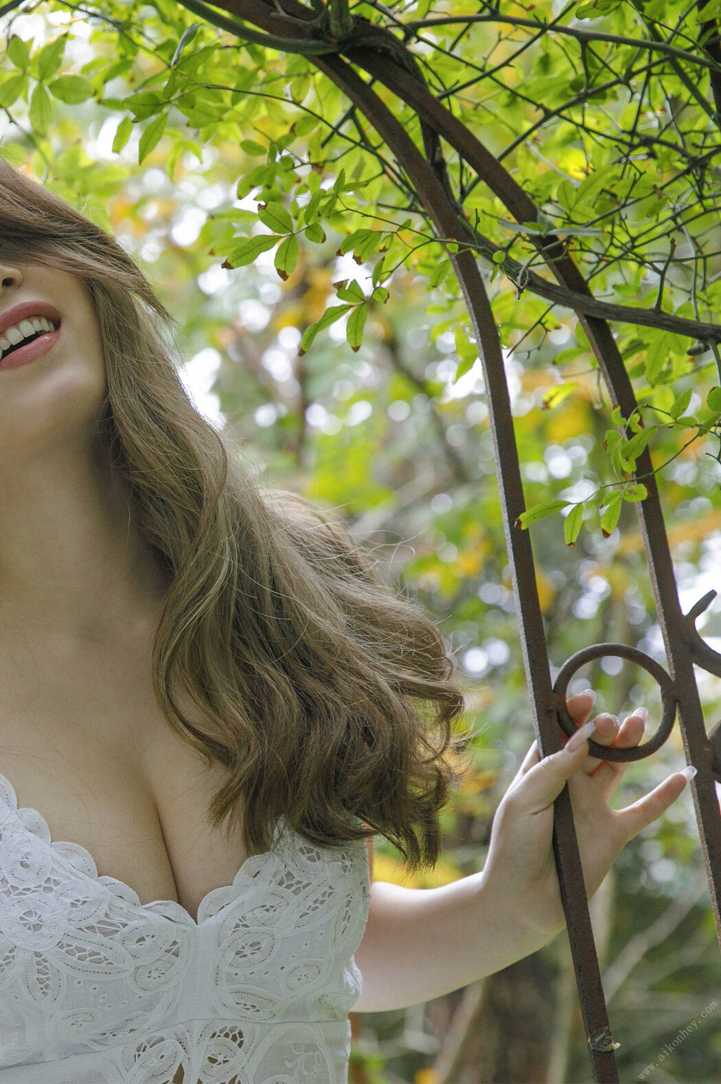 Michelle Megumi ミッシェル愛美, ＦＲＩＤＡＹデジタル写真集 『２０歳の絶世美女ヌード ｖｏｌ．２』 Set.01