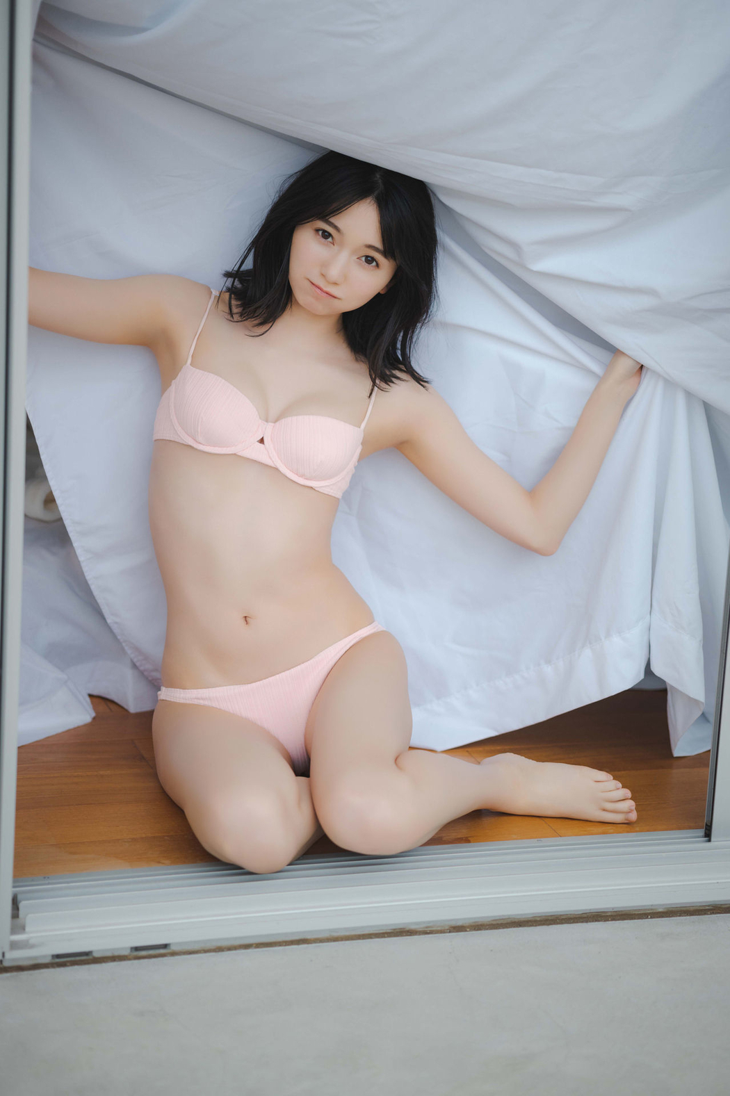 Fuuka Kumazawa 熊澤風花, ＦＲＩＤＡＹデジタル写真集 『二十歳になったから』 Set.01