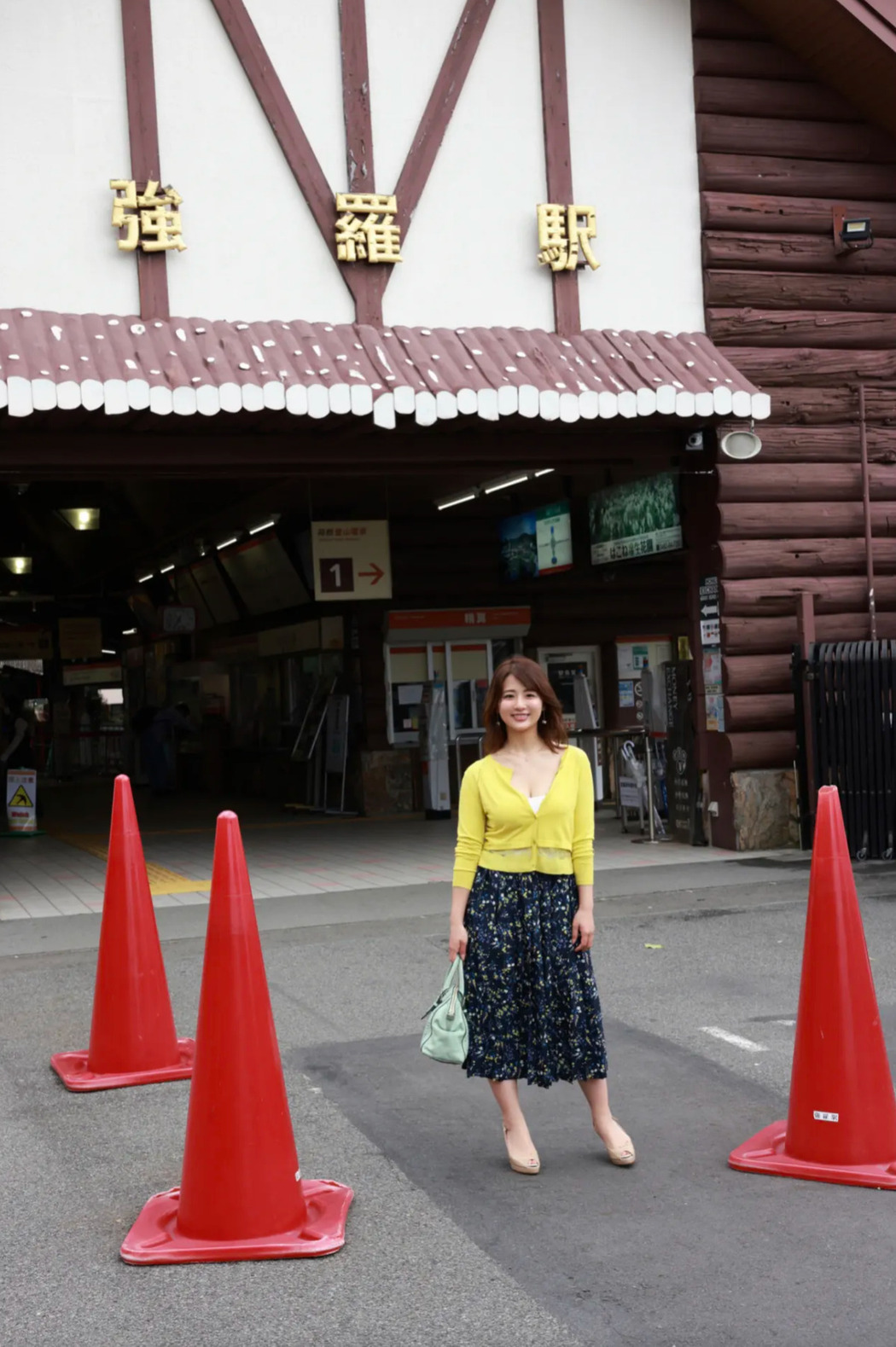Natsumi Hirajima 平嶋夏海, ＦＲＩＤＡＹデジタル写真集 『癒やしの雫 vol.1 完全版』 Set.01 Cover Photo