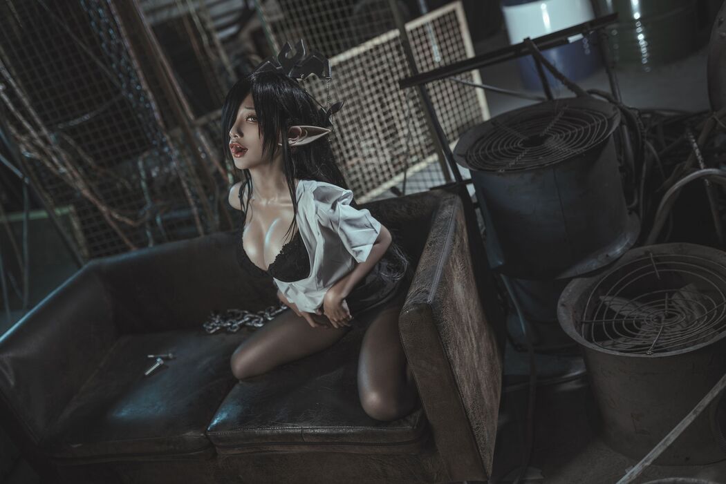 [Net Red COSER Photo] Anime Blogger Stupid Momo - Black Beast Queen OL Uniform