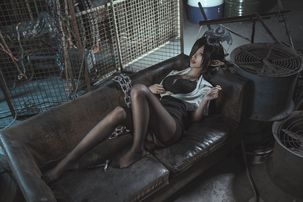 [Net Red COSER Photo] Anime Blogger Stupid Momo - Black Beast Queen OL Uniform