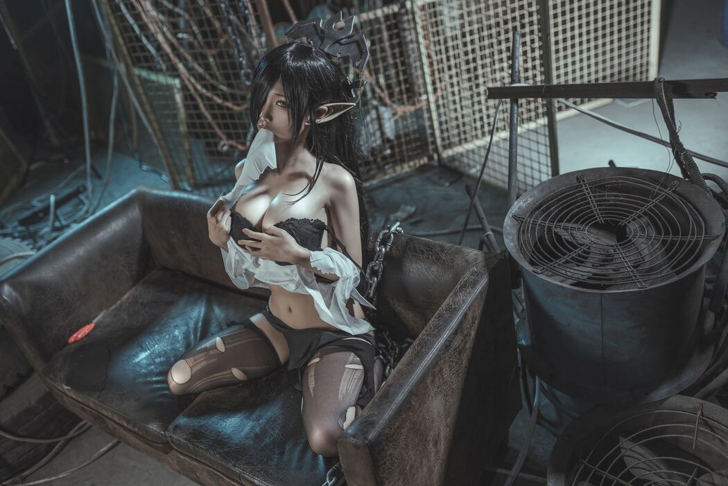 [Net Red COSER Photo] Anime Blogger Stupid Momo - Black Beast Queen OL Uniform