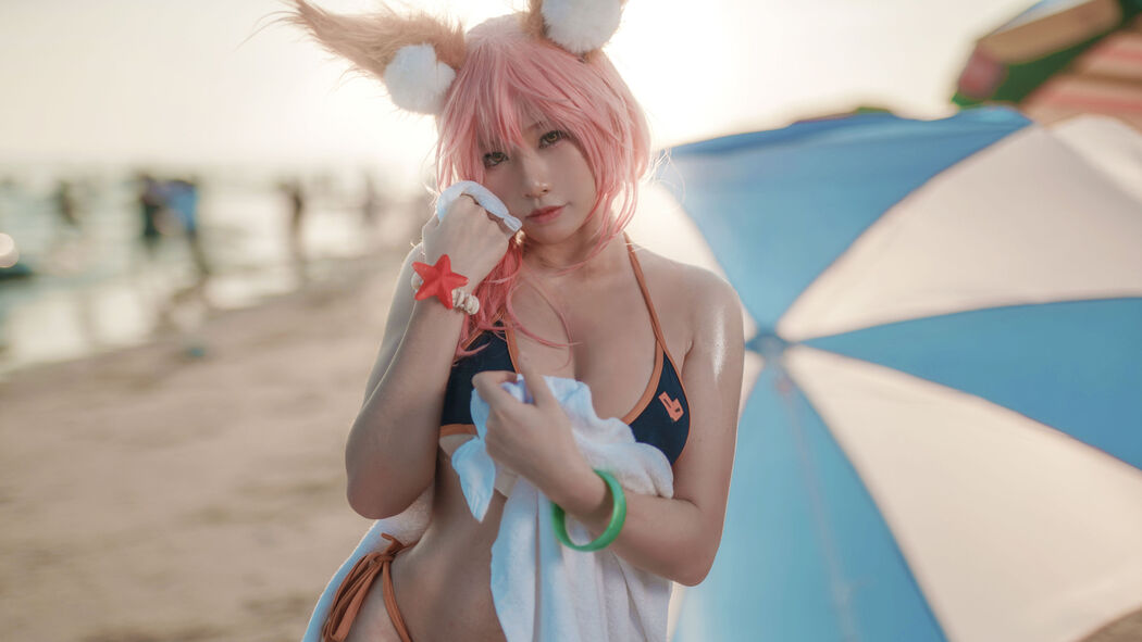 [Net Red COSER Photo] Anime blogger uki rainy season - Tamamo front seaside swimsuit Cover Photo