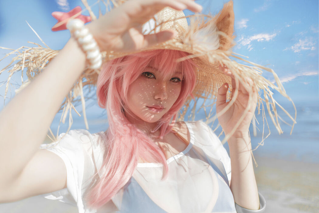 [Net Red COSER Photo] Anime blogger uki rainy season - Tamamo front seaside swimsuit