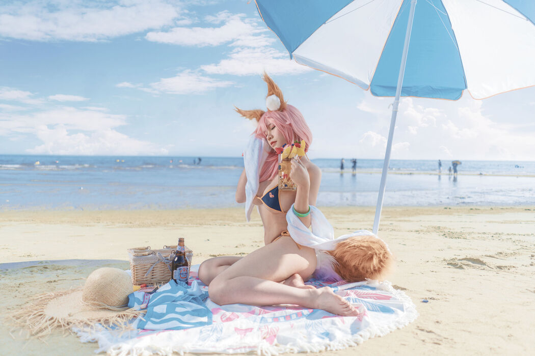 [Net Red COSER Photo] Anime blogger uki rainy season - Tamamo front seaside swimsuit