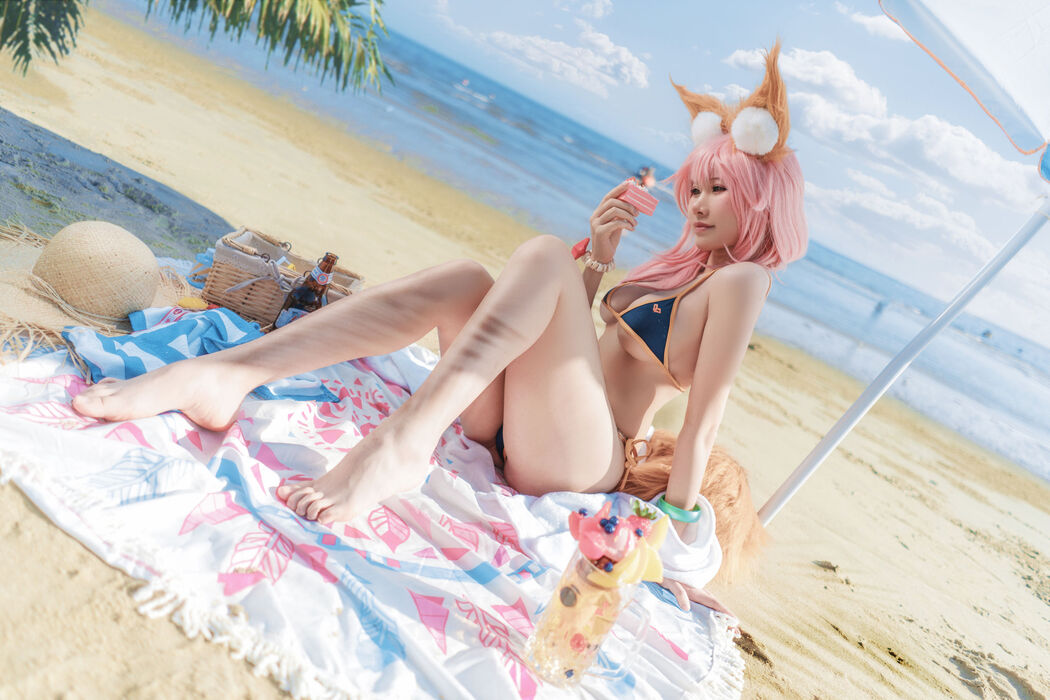 [Net Red COSER Photo] Anime blogger uki rainy season - Tamamo front seaside swimsuit