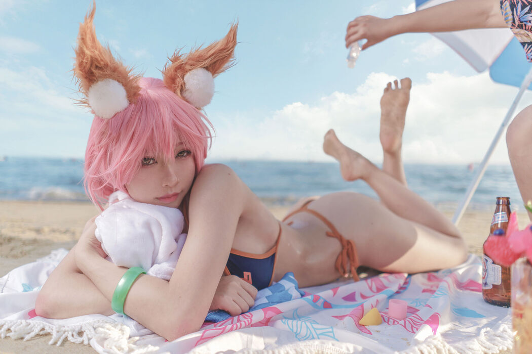 [Net Red COSER Photo] Anime blogger uki rainy season - Tamamo front seaside swimsuit