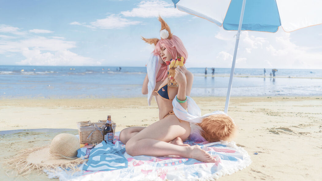 [Net Red COSER Photo] Anime blogger uki rainy season - Tamamo front seaside swimsuit