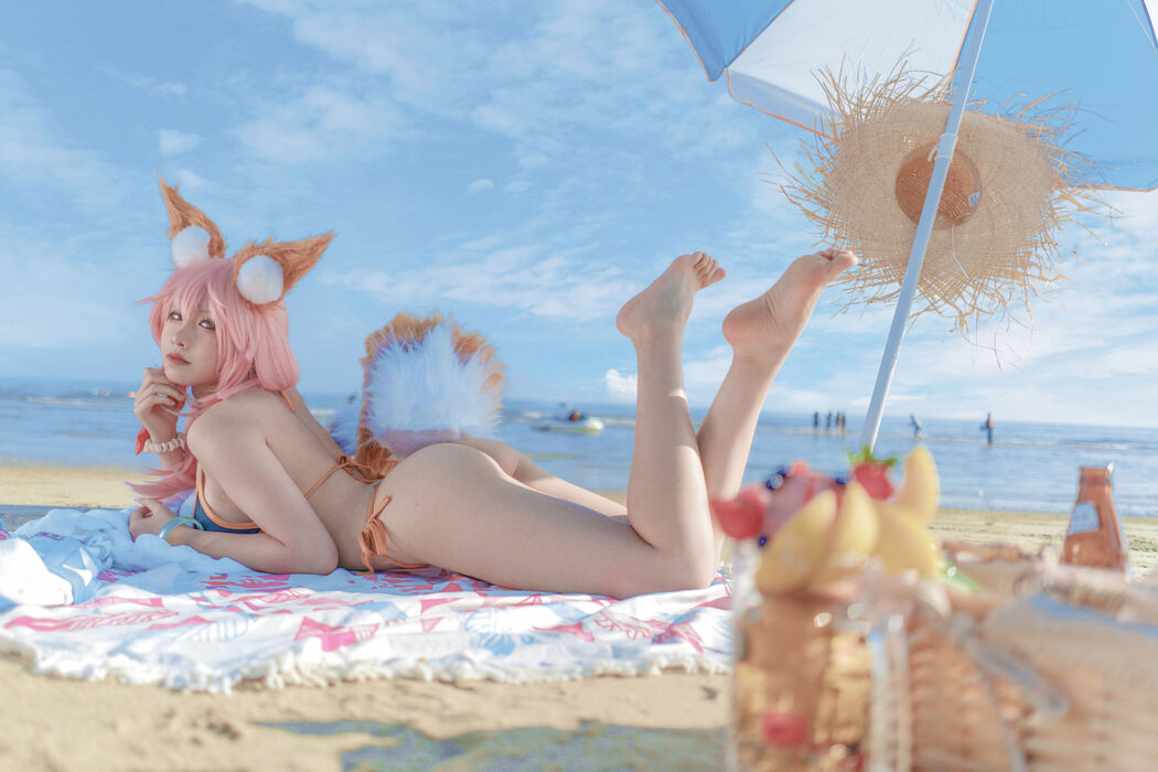 [Net Red COSER Photo] Anime blogger uki rainy season - Tamamo front seaside swimsuit