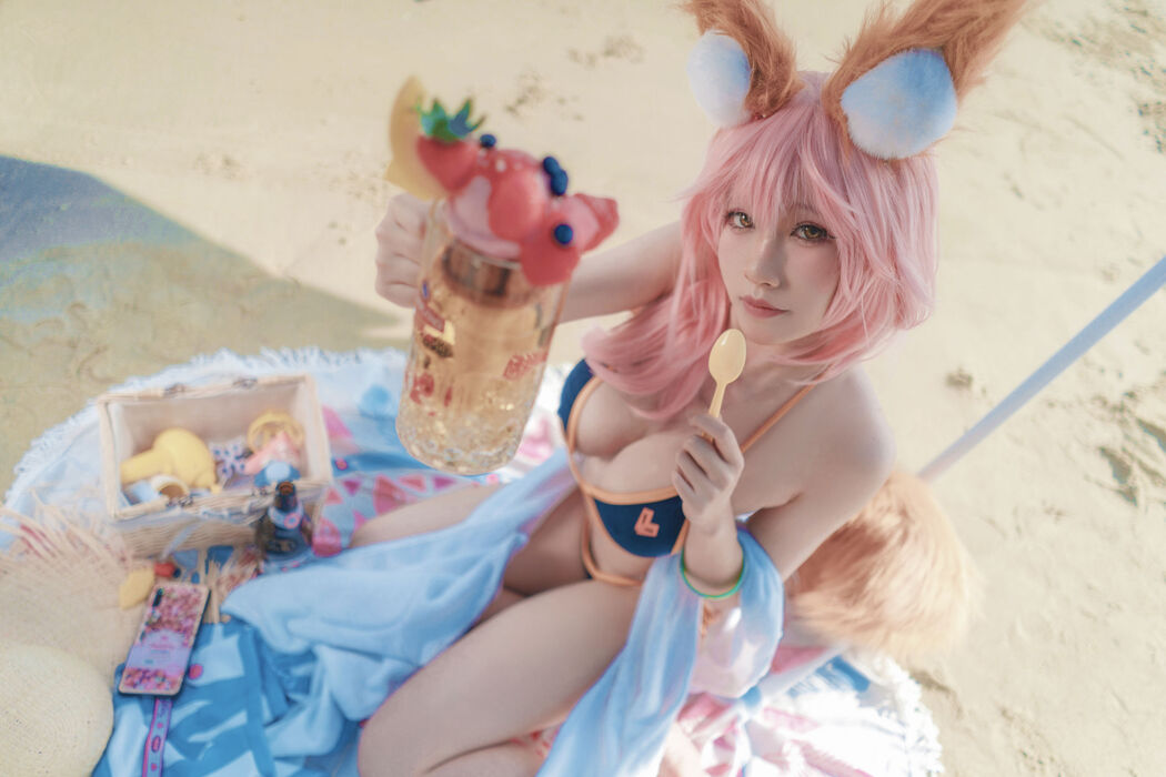 [Net Red COSER Photo] Anime blogger uki rainy season - Tamamo front seaside swimsuit