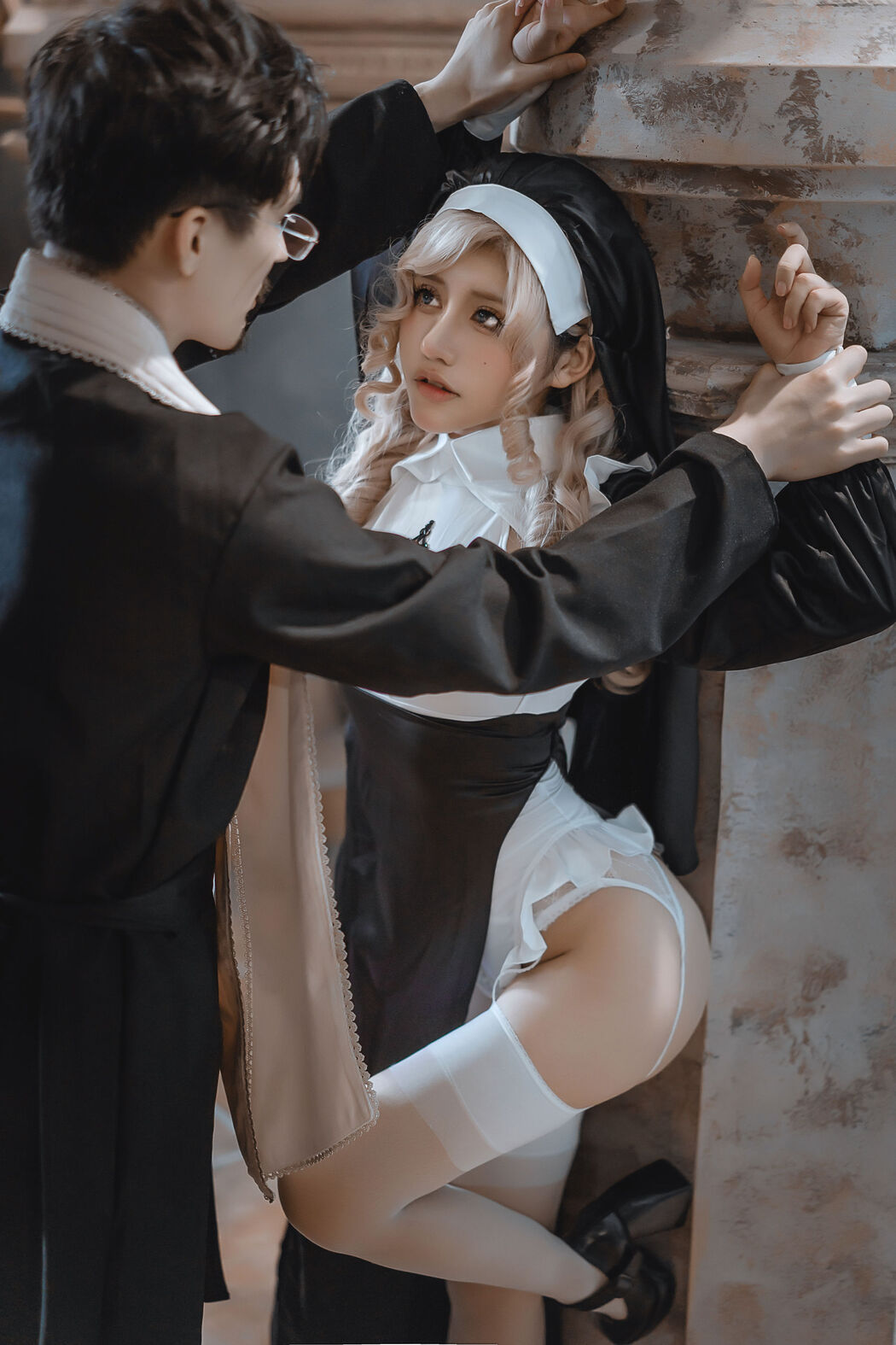 [Net Red COSER Photo] A Smile and Fragrance Photo - Father and Nun