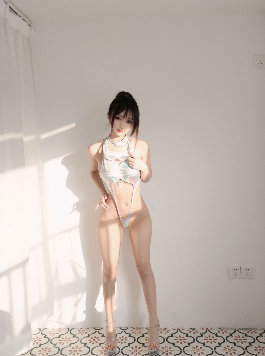 [Net Red COSER] Bai Nen Beautiful Girl Ghost Animal Yao - Laser Swimming