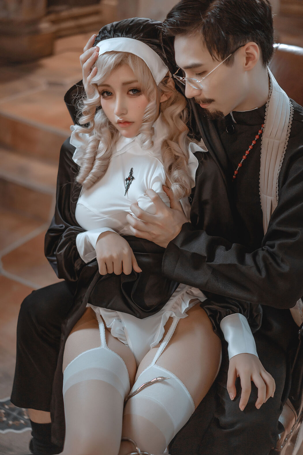 [Net Red COSER Photo] A Smile and Fragrance Photo - Father and Nun