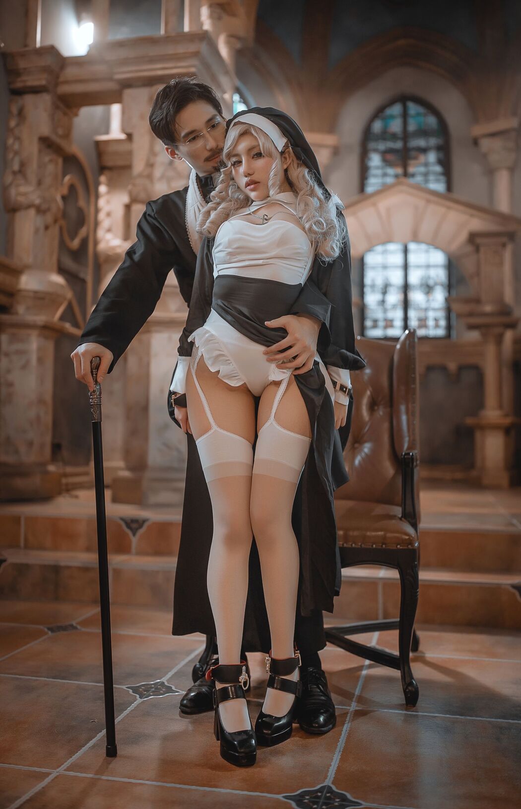 [Net Red COSER Photo] A Smile and Fragrance Photo - Father and Nun