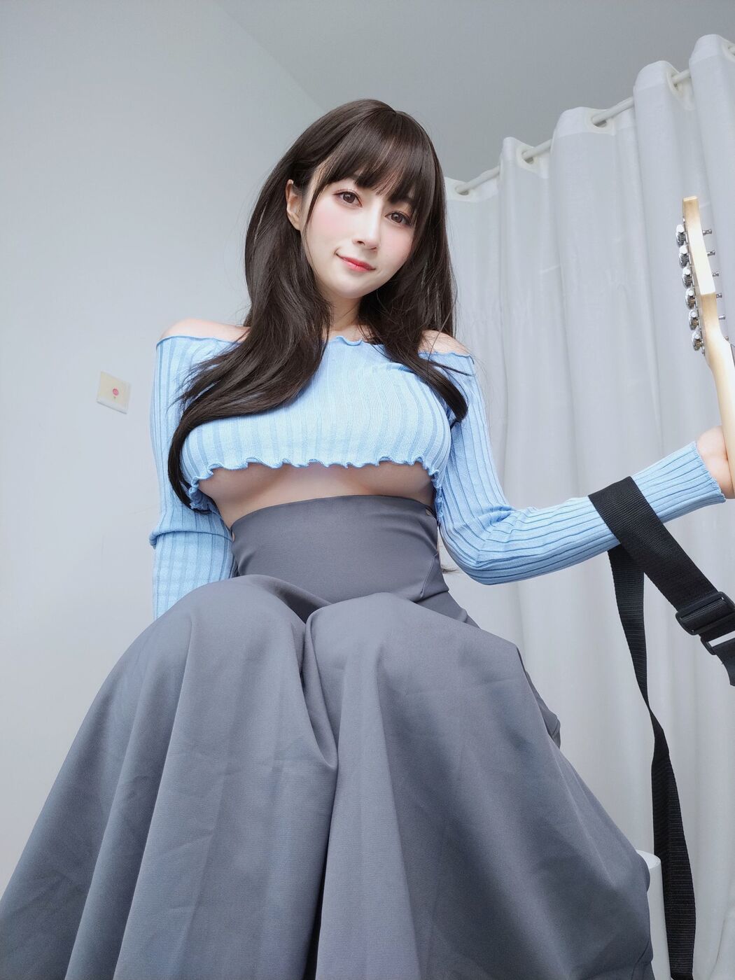 [Internet celebrity COSER photo] Miss Coser Baiyin - Guitar sister