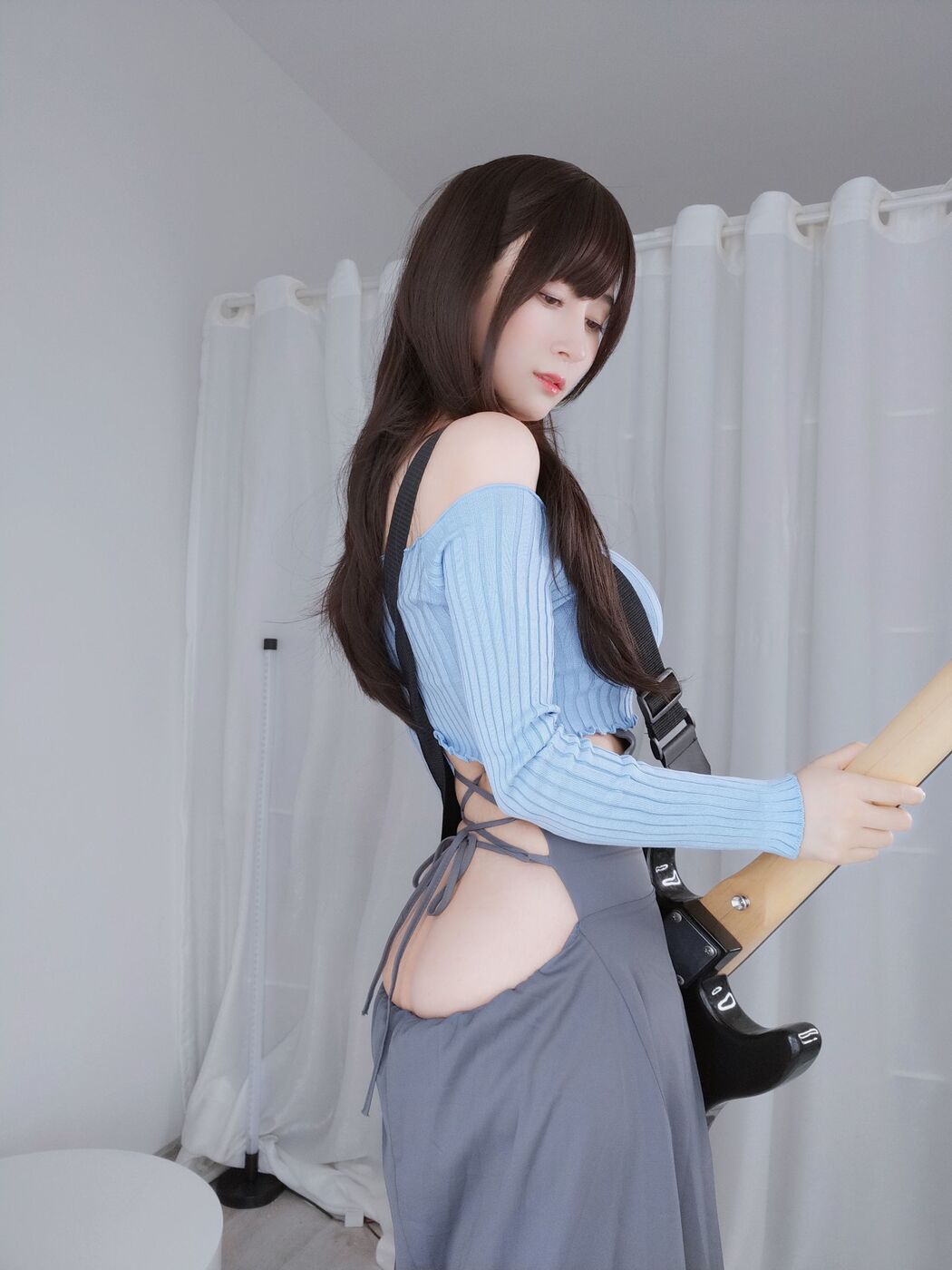 [Internet celebrity COSER photo] Miss Coser Baiyin - Guitar sister